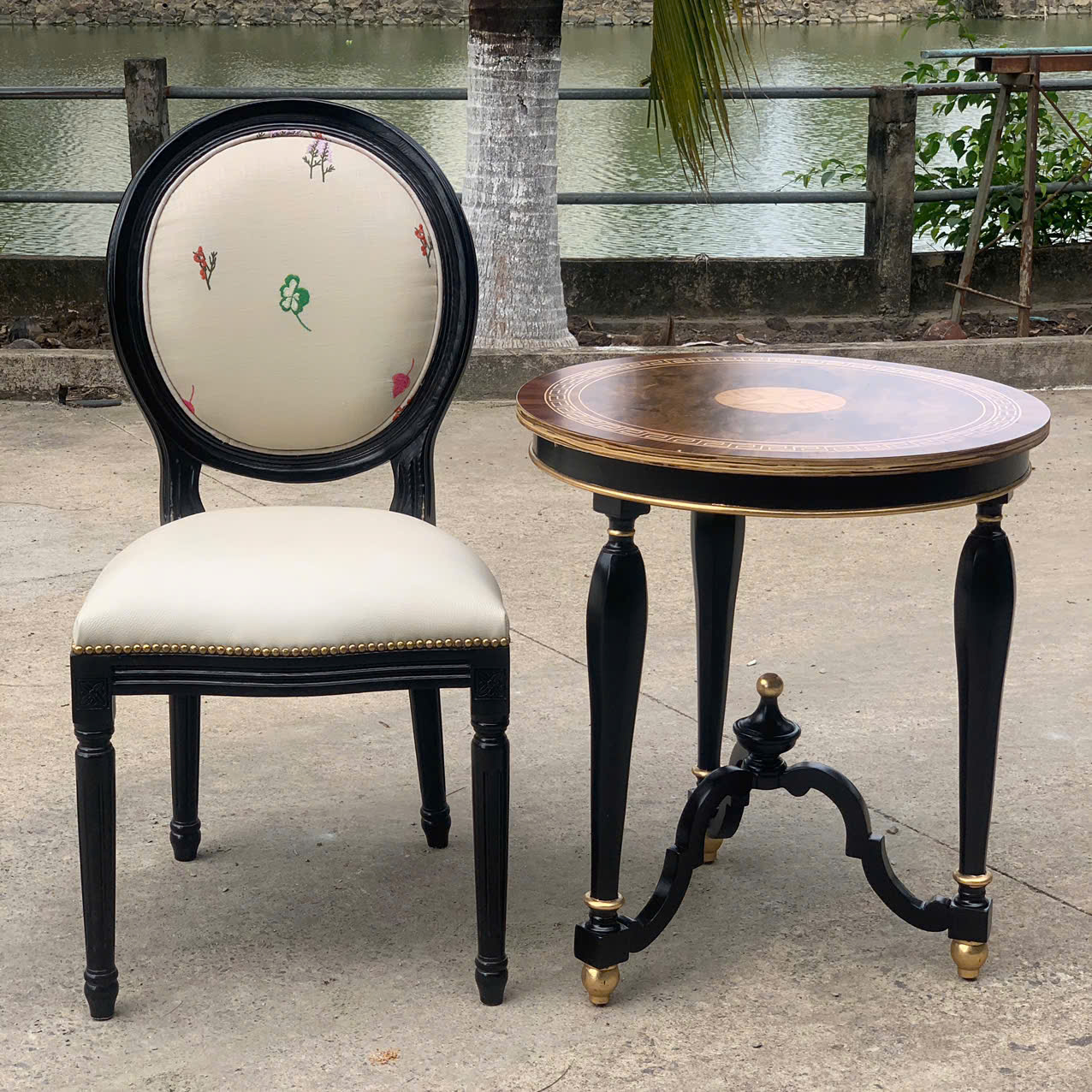 BÀN TRÀ GÓC TRANG TRÍ TÂN CỔ ĐIỂN